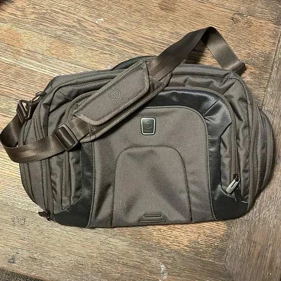 Tumi Travel Briefcase Laptop Bag Expandable Business Commute Carry On - Picture 9 of 9